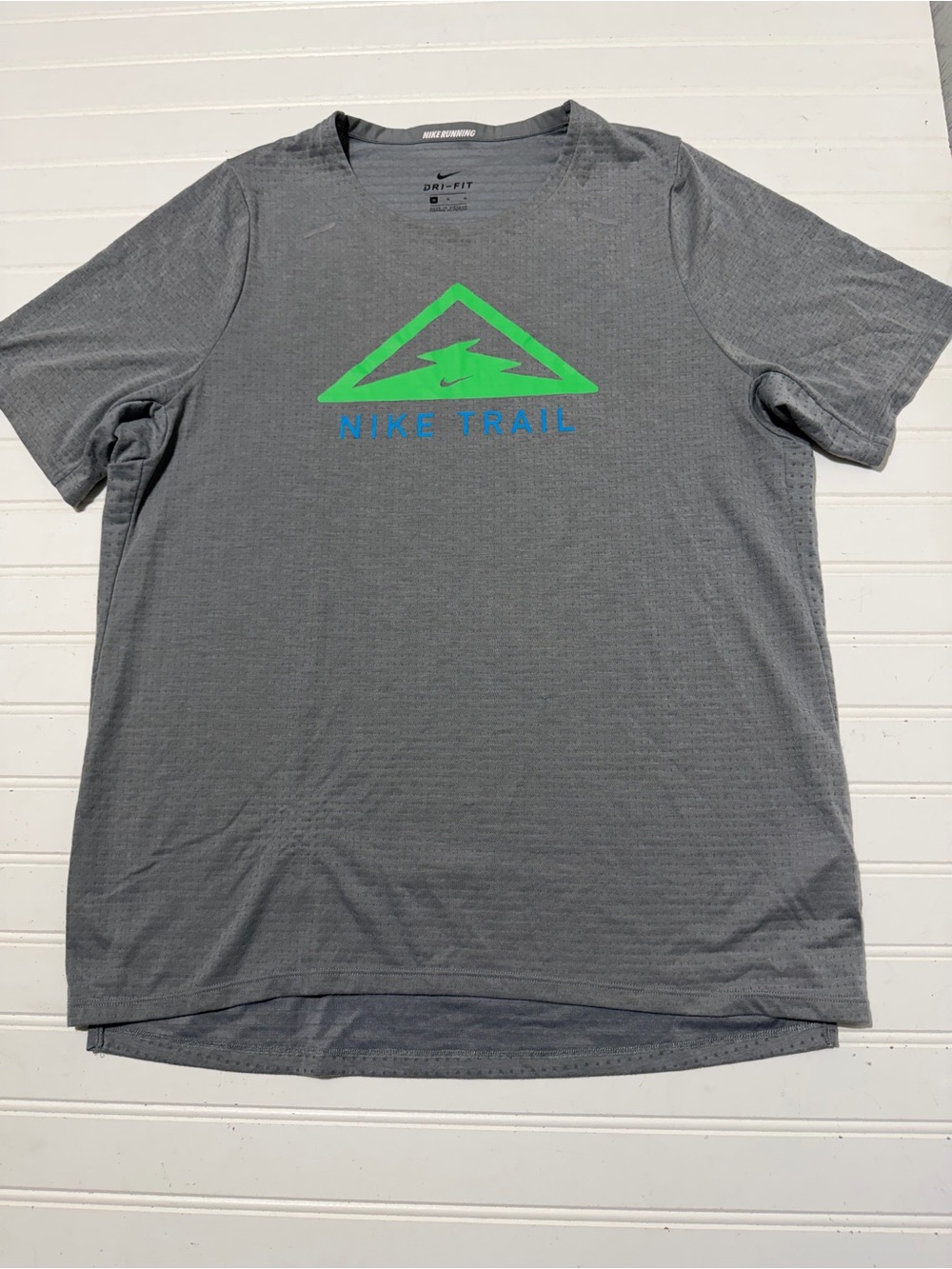 Nike Trail Rise 365 Breathe Running Shirt Men’s Size Medium Gray Green